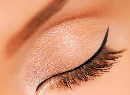 Micropigmentación de ojos o eye-liner